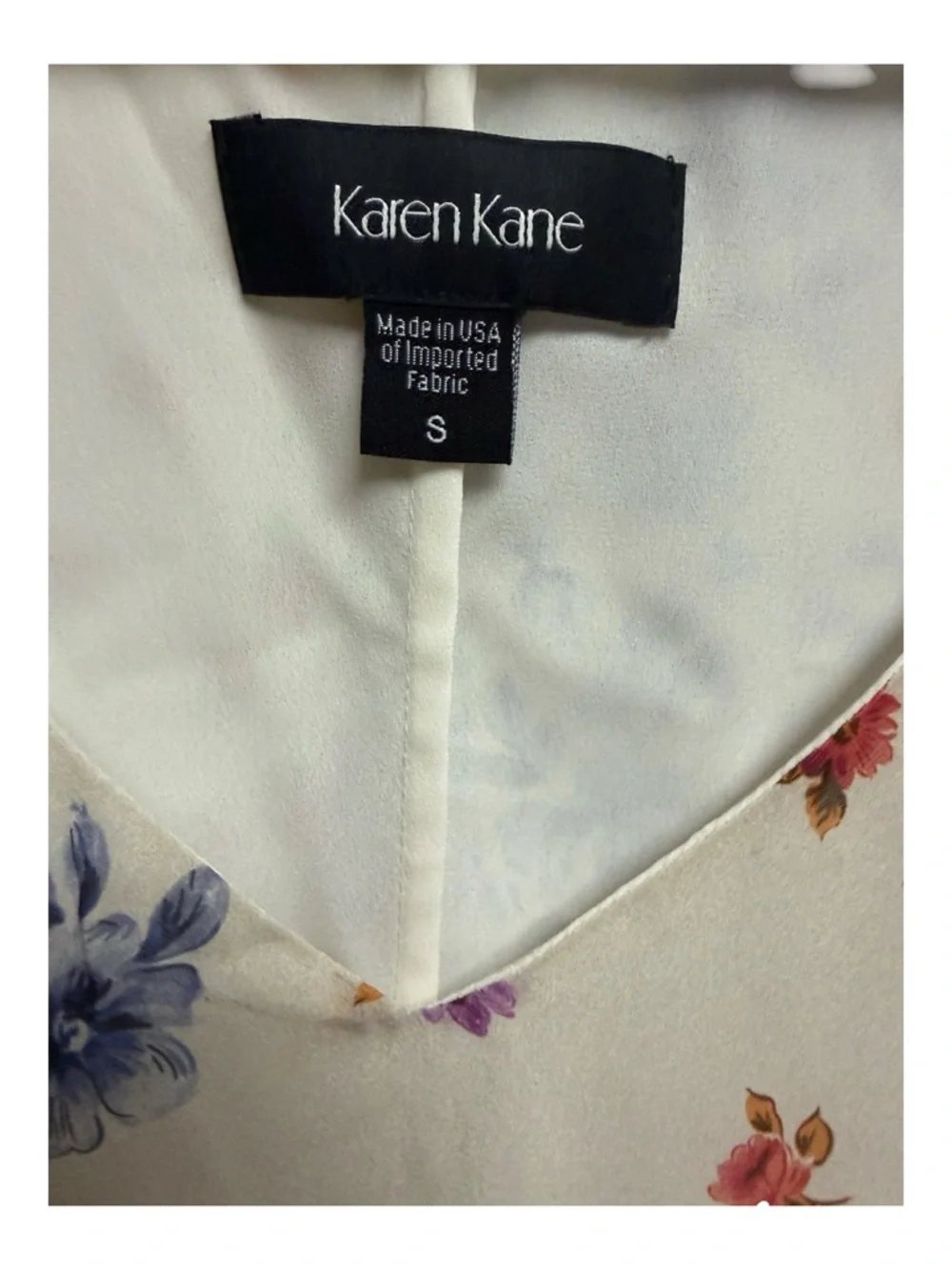Karen Kane Printed Split Back Top.  Women’s size Small. NWT - Picture 2 of 4
